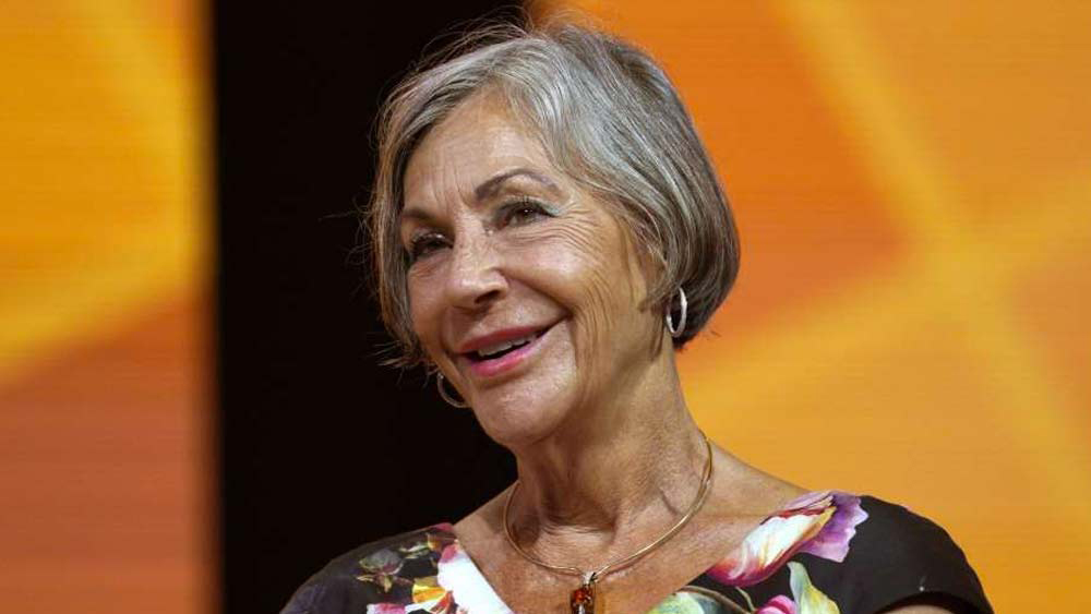 শত কোটি ডলারের মালিকদের তালিকায় কম যান না মহিলারাও। ফোর্বসের তালিকায় মহিলাদের মধ্যে শীর্ষে রয়েছেন ওয়ালমার্ট ফরচুনের উত্তরাধিকার অ্যালিস ওয়াল্টন। ফর্বসের তালিকায় তাঁর স্থান ৯ নম্বরে। তাঁর সম্পত্তির পরিমাণ ৫৪.৪ বিলিয়ন ডলার। তালিকায় মোট জায়গা পেয়েছেন সারা বিশ্বের ২৪১ মহিলা।