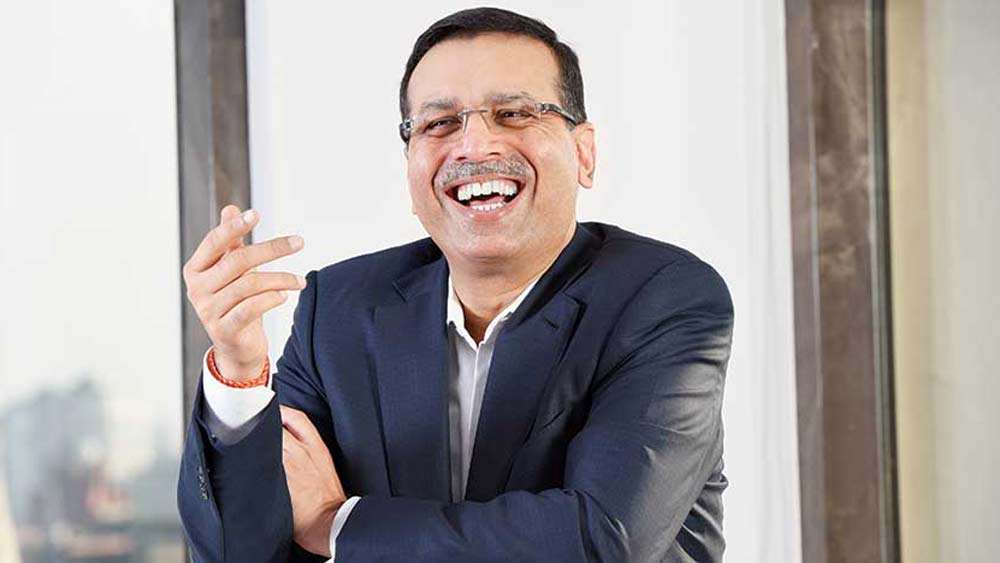 তালিকায় জায়গা পেয়েছেন এ রাজ্যের শিল্পপতিরাও। তাঁদের মধ্যে উল্লেখযোগ্য আরপি গ্রুপের চেয়ারম্যান সঞ্জীব গোয়েঙ্কা এবং ডাবরের চেয়ারম্যান অমিত বর্মন। ৩.৭ বিলিয়ন ডলারের মালিক সঞ্জীব গোয়েঙ্কা তালিকায় রয়েছেন ১৫১৩ নম্বরে। অন্য দিকে অমিতের স্থান ১৬১৩-তে। তাঁর সম্পত্তি ১.৩ বিলিয়ন ডলার।