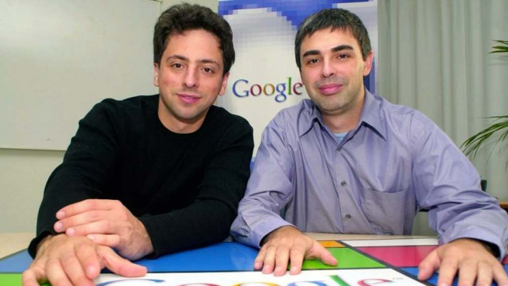 গুগলের মূল সংস্থা অ্যালফাবেটের সিইও ল্যারি পেজ রয়েছেন বিলিয়নেয়ারের তালিকার ১৩ নম্বরে। এই সংস্থারই অন্য সিইও সের্গেই ব্রিন রয়েছেন ঠিক তাঁর পরেই। দু’জনের সম্পত্তির পরিমাণ যথাক্রমে ৫০.৯ বিলিয়ন এবং ৪৯.১ বিলিয়ন ডলার।