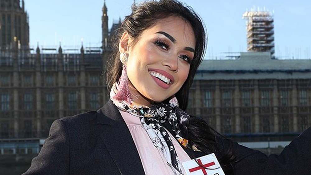 অথচ সাত সাগর তেরো নদীর পারে যাত্রাপথের শুরুটা খুব বেশি মসৃণ ছিল না। বন্ধুর অভাবে একা একা লাগত। বেশ কয়েক বার বদল করতে হয়েছিল স্কুল।