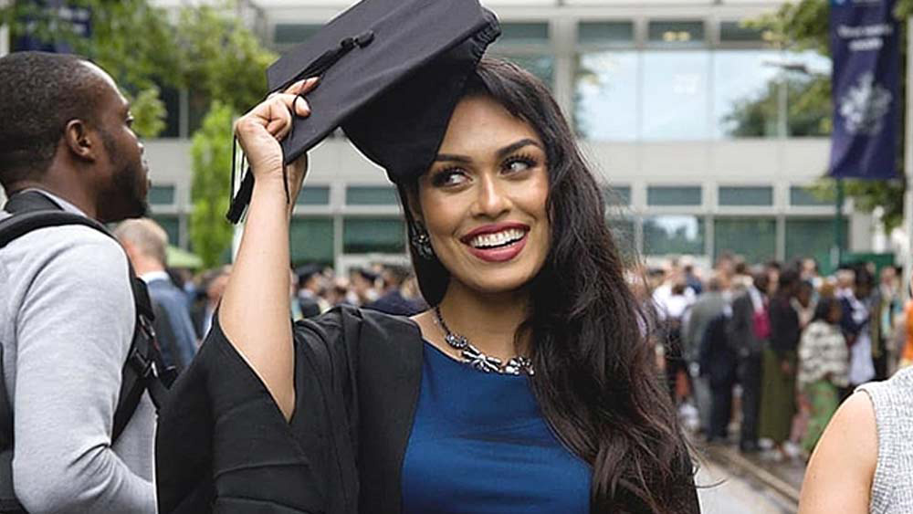 পড়াশোনায় ডুবে থাকা ভাষার নেশা ছিল বিভিন্ন প্রতিযোগিতায় অংশ নেওয়া। তার মাঝেই স্বপ্ন দেখতেন মহাকাশবিজ্ঞানী হওয়ার। বয়স বাড়ার সঙ্গে সঙ্গে স্বপ্ন বদলে গেল। মহাকাশবিজ্ঞানীর বদলে এ বার ইচ্ছে হল চিকিৎসক হওয়ার।