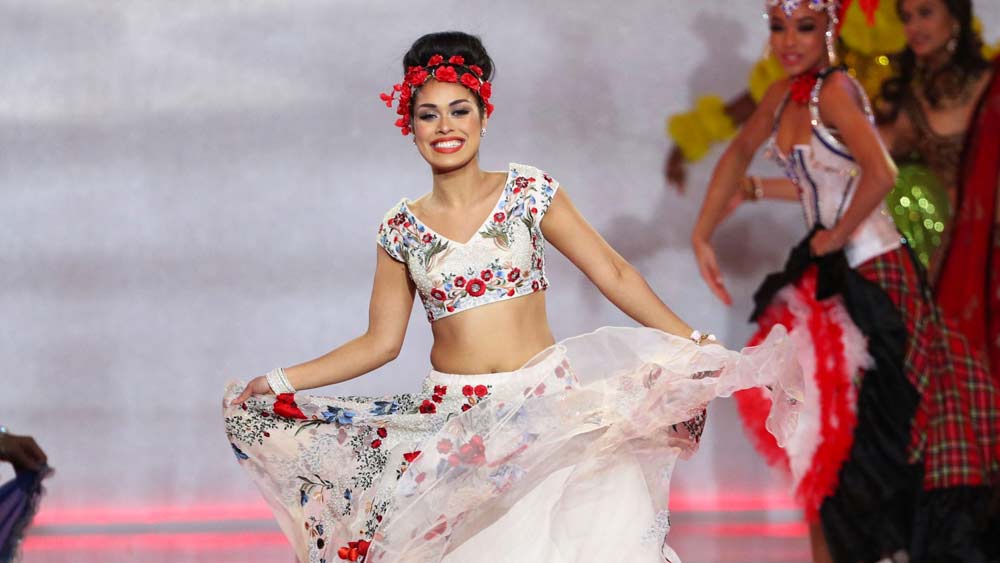 পাঁচ-পাঁচটা ভাষায় সমান সাবলীল এই তরুণী বাংলা পড়তে ও লিখতে পারেন। কথাও বলেন নির্ভুল বাংলায়। গত বছর পুজোর সময় দাতব্য সংস্থার কাজে এসেছিলেন কলকাতায়।