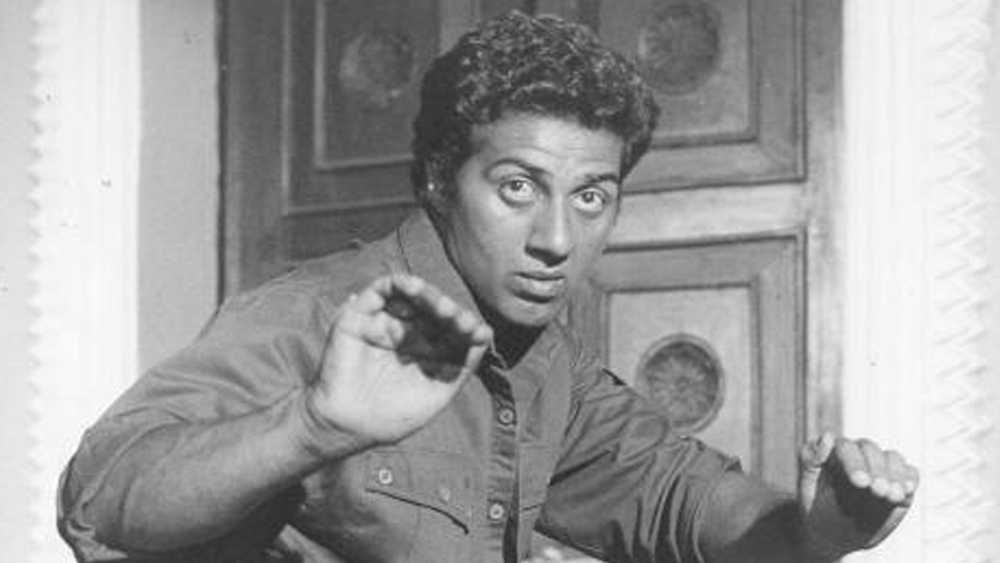 সানি দেওলের অনস্ক্রিন রাগী ভাবমূর্তি তো দর্শকদের মধ্যে সুপরিচিত। কিন্তু ইন্ডাস্ট্রির পাঁচ জন এমন তারকা আছেন, যাঁরা পর্দার বাইরেও সানির ক্রোধের শিকার হয়েছেন।