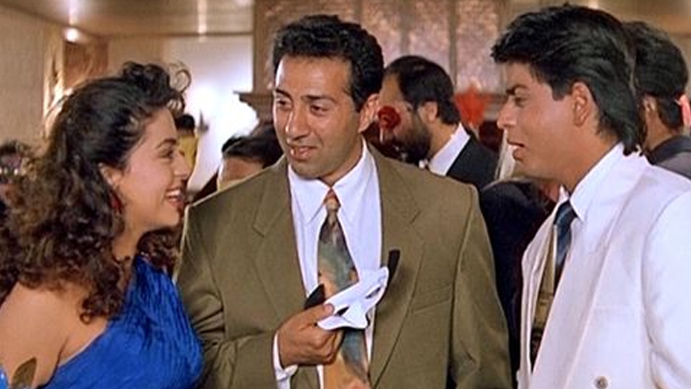 ফলে যশ চোপড়া প্রথমে সানি দেওলকেই জিজ্ঞাসা করেছিলেন তিনি কোন ভূমিকায় অভিনয় করতে চান, নায়ক না খলনায়ক? সানি বেছে নেন নায়কের ভূমিকাই। নবাগত শাহরুখ অভিনয় করেন নেগেটিভ রোলে। তার আগে অনেকেই এই অফার ফিরিয়ে দিয়েছিলেন।