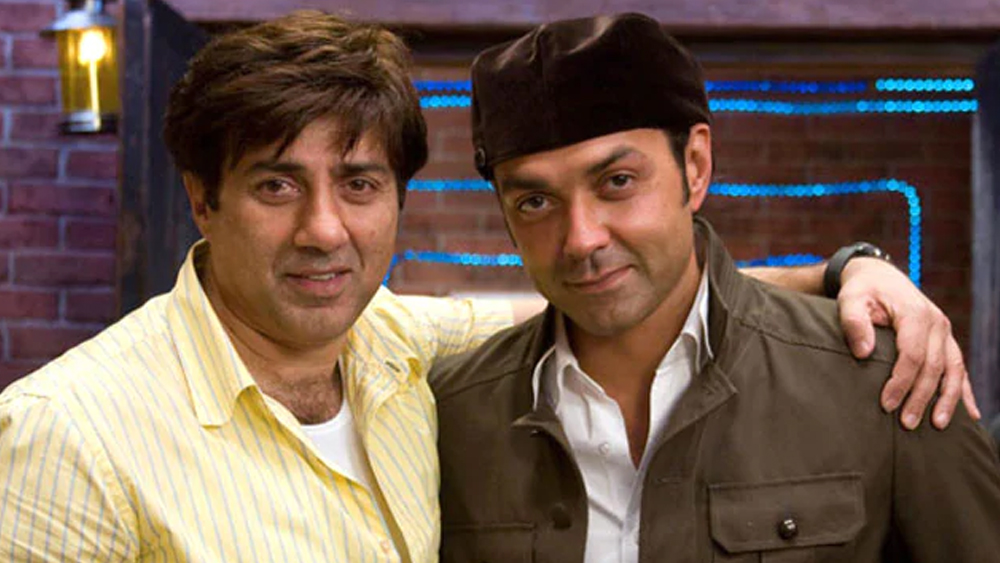 সানি চেয়েছিলেন ভগত সিংহের চরিত্রে তাঁর ভাই ববি দেওলকে সুযোগ দিন রাজকুমার সন্তোষী। কিন্তু রাজকুমার রাজি হননি। তিনি অনড় ছিলেন তাঁর পছন্দ, অজয় দেবগণকে নিয়েই। অজয়-ই অভিনয় করেন ভগৎ সিংহের চরিত্রে। ফলে তাঁর প্রতি সানির মনোভাব বিরূপ হয়ে যায়।