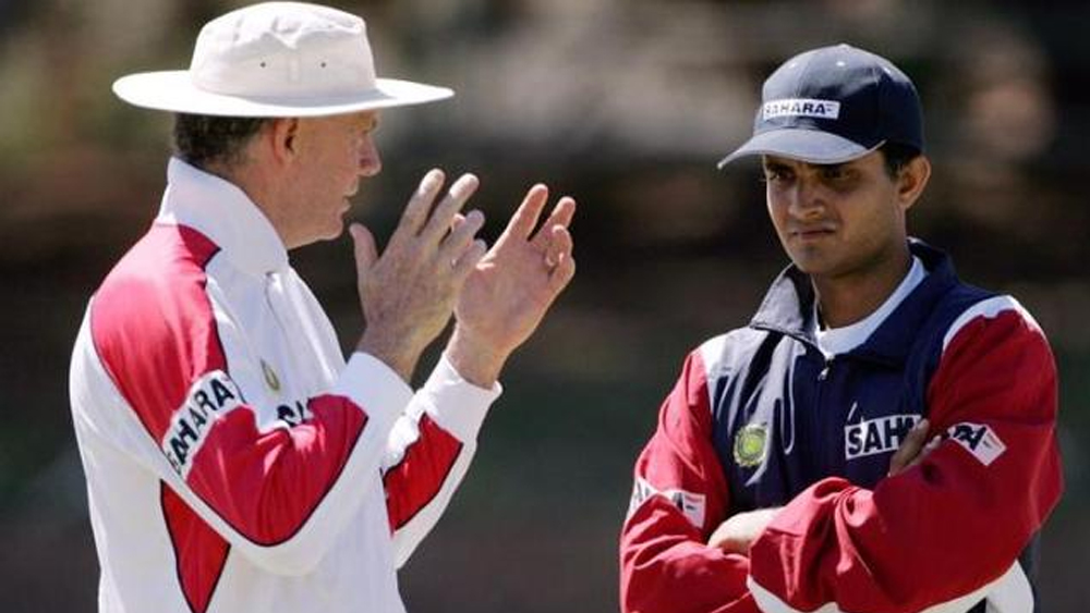 ২০০০ থেকে ২০০৫, এই কয়েক বছরে ৪৯ টেস্টে নেতৃত্ব দিয়েছেন সৌরভ। গ্রেগ চ্যাপেল অস্ট্রেলিয়াকে নেতৃত্ব দিয়েছেন ৪৮ টেস্টে। ১৯৭৫ থেকে ১৯৮৩, তিনি অবশ্য অস্ট্রেলিয়াকে বেশি বছর নেতৃত্ব দিয়েছেন।  সৌরভ আবার তুলনায় একটা টেস্ট বেশি নেতৃত্ব দিয়েছেন।