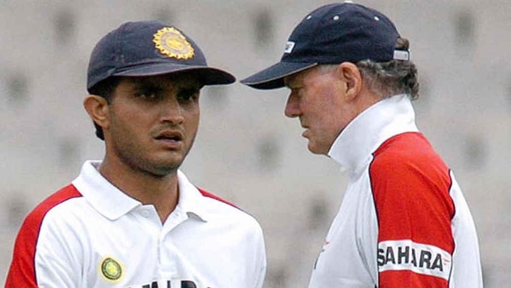 ১৯৭০ সালে পারথে টেস্টে অভিষেকে ২১৮ বলে ১০৮ করেছিলেন গ্রেগ চ্যাপেল। আর ১৯৯৬ সালে লর্ডসে ইংল্যান্ডের বিরুদ্ধেই ১৪১ করেছিলেন সৌরভ। দুটো টেস্টই ড্র হয়েছিল।