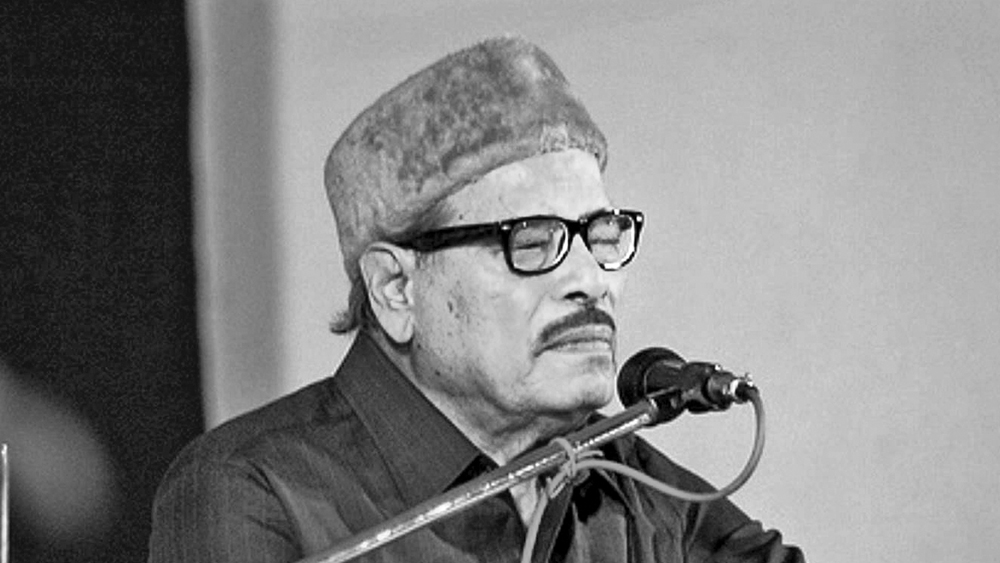 ‘লাওয়ারিশ’ ছবির একটি গান ‘জিসকো কোই নেহি’ প্রথমে গেয়েছিলেন কিশোর কুমার। পরে মান্না দে-ও গানটি গাইবার ইচ্ছে প্রকাশ করেন। তাঁকে নিরাশ করেননি পরিচালক। তাঁর গলায় গানটি চিত্রায়িত করা হয় এক ফকিরের উপর। এবং পরে মান্না দে-এর কণ্ঠেই বেশি জনপ্রিয় হয় গানটি।