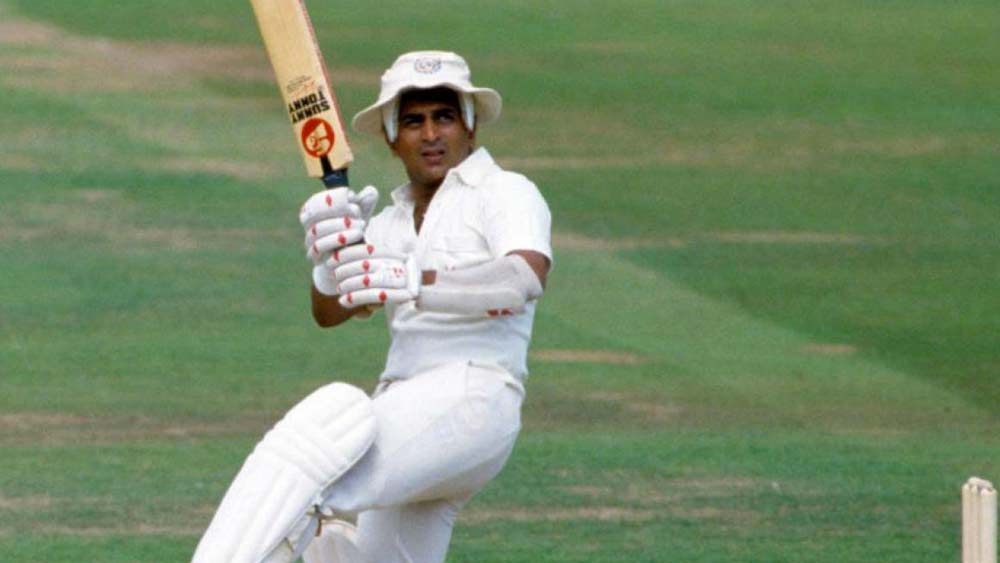 ওপেনিংয়ে অবশ্যই সুনীল গাওস্কর। আকাশের মতে, ‘লিটস মাস্টার’ যে থাকবেন, তা নিয়ে কোনও সংশয় নেই। টেস্টে ১০,১২২ রানের মালিক অবধারিত ভাবেই ওপেন করবেন। টেস্ট ইতিহাসের সেরা ওপেনারদের অন্যতম তিনি। লম্বা ইনিংসে দলকে টানবেন টেস্টে ৩৪ সেঞ্চুরির মালিক।