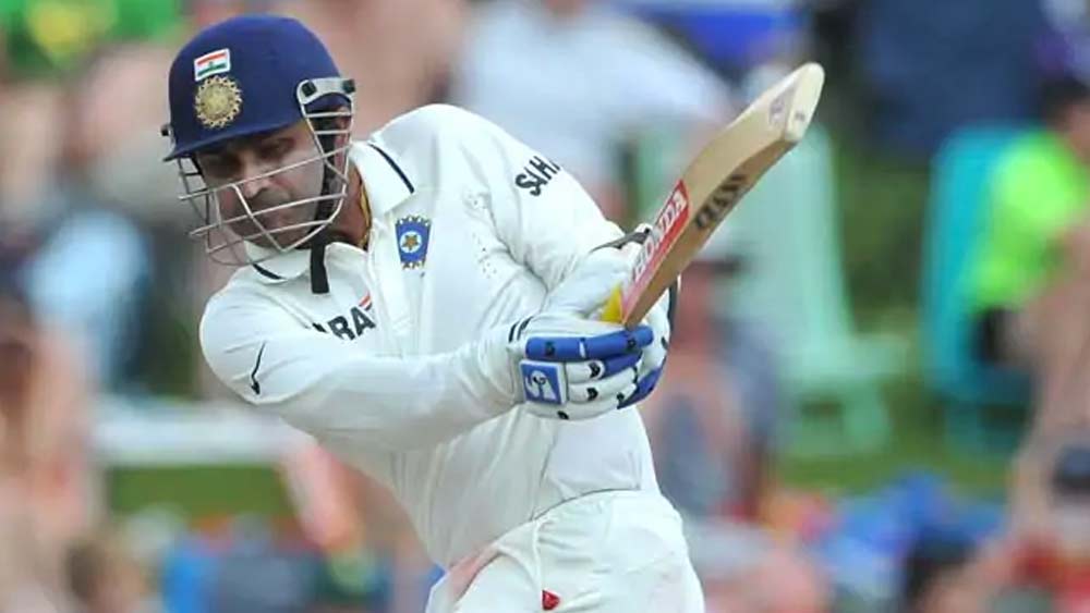 গাওস্করের সঙ্গী ওপেনার হলেন বীরেন্দ্র সহবাগ। আক্রমণাত্মক বীরুর সঙ্গে গাওস্করের জুটি জমবে ভাল, তেমনটাই মত আকাশের। দ্রুত রান করার ক্ষমতা ধরেন সহবাগ। যে কোনও বোলিং আক্রমণকে ছিন্নভিন্ন করতে পারেন তিনি। তিনিই একমাত্র ভারতীয় যিনি টেস্টে তিনশো রান করেছেন। আর সেটাও করেছেন দু’বার।