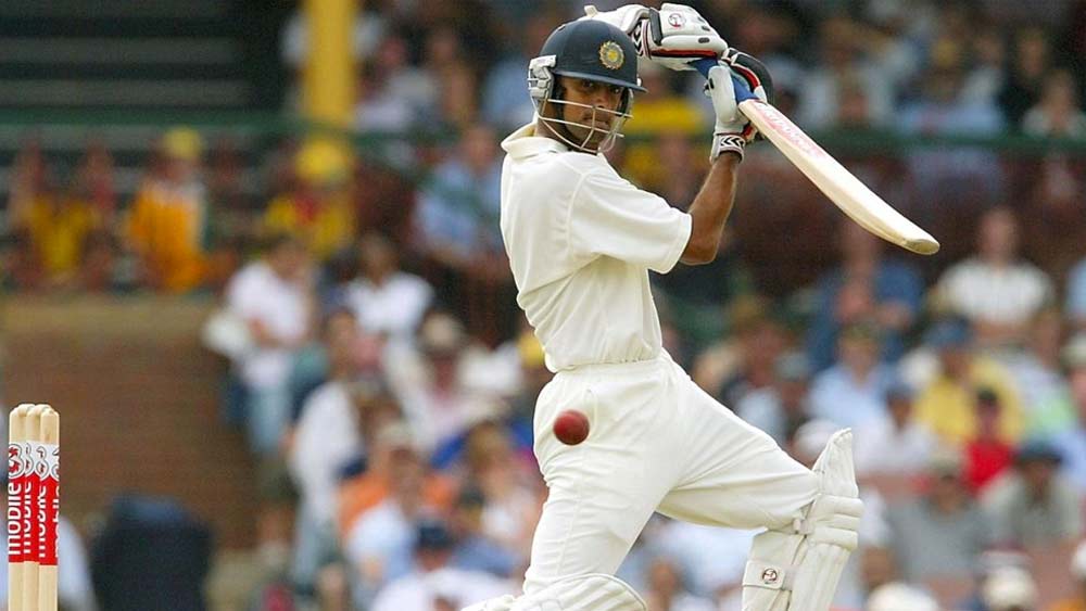 তিনে, কোনও সন্দেহ নেই, আসবেন রাহুল দ্রাবিড়। ‘শ্রীযুক্ত নির্ভরযোগ্য’র উপস্থিতিই দলে আনছে নির্ভরতা। কঠিন পরিস্থিতিতে উইকেটে টিকে থেকে দলকে লড়াইয়ের জায়গায় পৌঁছে দেওয়ার ভূমিকায় অজস্র বার দেখা গিয়েছে তাঁকে।