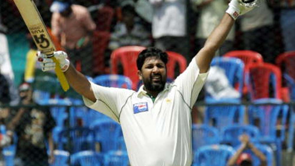 পাকিস্তানের মিডল অর্ডারে উপরের দিকে নামলেও আকাশের দলে পাঁচ নম্বরে নামবেন ইনজামাম উল হক। ১২০ টেস্টে ৮৮৩০ রান করেছেন তিনি। গড় ৪৯.৬০। সেঞ্চুরির সংখ্যা ২৫। হাফ-সেঞ্চুরির সংখ্যা ৪৬। সর্বাধিক ৩২৯।