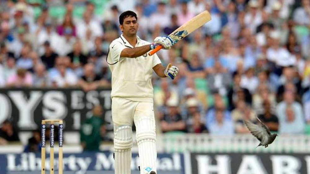 উইকেটকিপার হিসেবে প্রাথমিক ভাবে রাহুল দ্রাবিড়ের কথা ভেবেছিলেন আকাশ। কিন্তু তিন নম্বরে নামা কোনও ব্যাটসম্যানের পক্ষে তা বড্ড বেশি চাপের হয়ে পড়বে বলে মনে হয়েছে তাঁর। উইকেটকিপার হিসেবে তাই মহেন্দ্র সিংহ ধোনিকে রেখেছেন। ৯০ টেস্টে ৪৮৭৬ রানের পাশাপাশি ২৫৬ ক্যাচ ও ৩৮ স্টাম্পিং করেছেন তিনি।