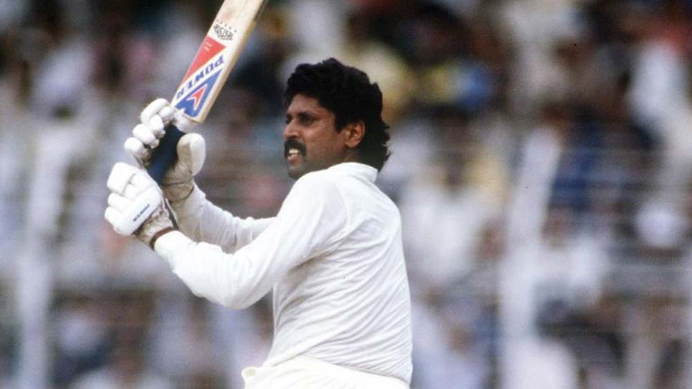 আকাশের দলে এর পর থাকছেন দুই অলরাউন্ডার। আটে নামবেন কপিল দেব। যা দলের ব্যাটিং গভীরতা বাড়াচ্ছে। ১৩১ টেস্টে ব্যাটে ৫২৪৮ রান করেছেন কপিল। শতরানের সংখ্যা আট। এর সঙ্গে নিয়েছেন ৪৩৪ উইকেট। ইনিংসে পাঁচ উইকেট নিয়েছেন ২৩ বার। ম্যাচে ১০ উইকেট নিয়েছেন দু’বার।