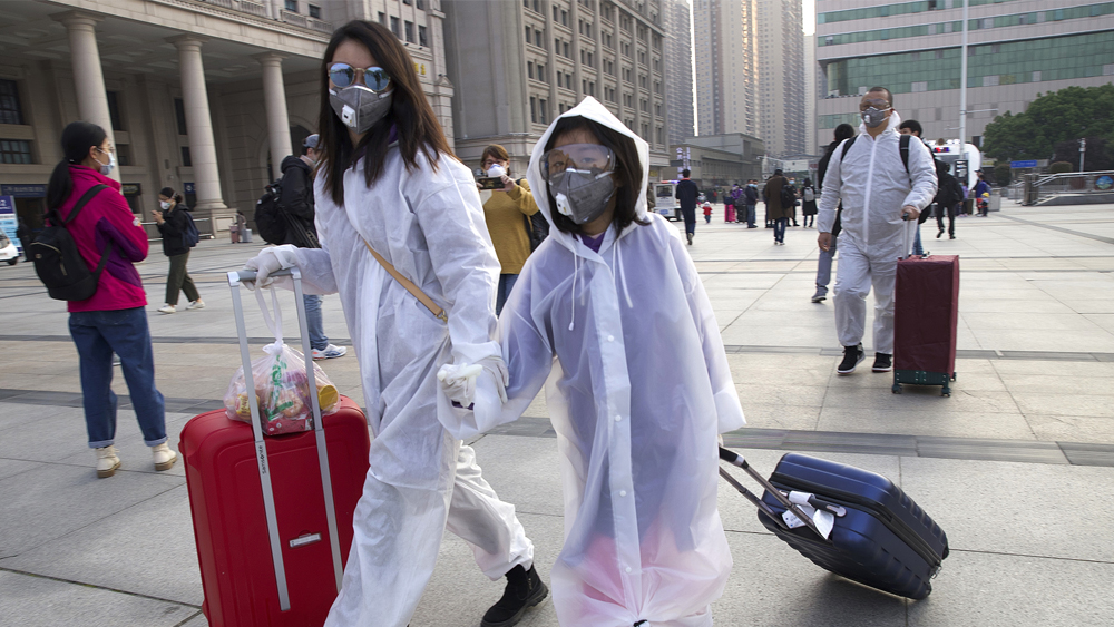 এক কোটি ১০ লক্ষ মানুষের শহর উহানেই প্রথম সন্ধান পাওয়া গিয়েছিল করোনাভাইরাস আক্রান্তের। তার পর থেকেই এখানে জারি হয়েছিল কঠোর লকডাউন। বন্ধ ছিল সব রকমের পরিবহণ ব্যবস্থা।