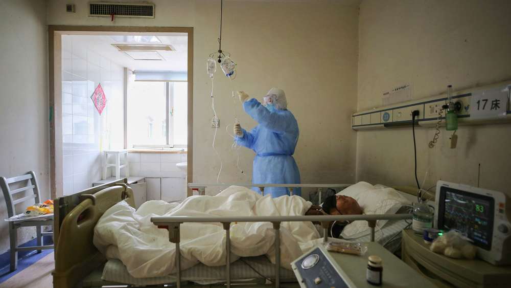 তবে চিনে অন্য প্রদেশে এখনও জারি চরম সতর্কতা। বেজিং-এ সোমবার ১৫ জন নতুন করে সংক্রামিত হয়েছেন করোনা ভাইরাসে। এই শহরে যাঁরা প্রবেশ করবেন, তাঁদের কোয়রান্টিনে থাকতেই হবে বাধ্যতামূলক ভাবে। করা হবে নিয়মিত স্বাস্থ্যপরীক্ষাও।