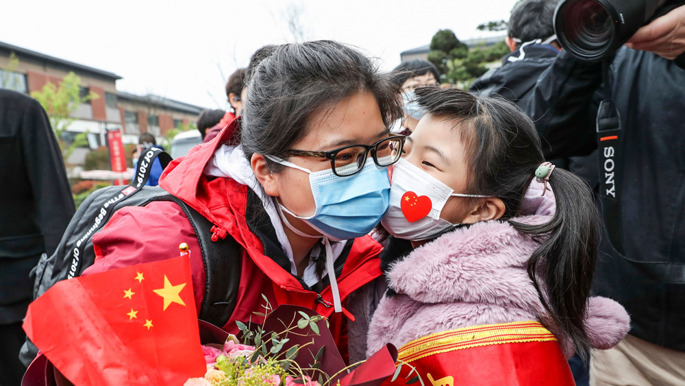 গত কয়েক মাসে এখনও অবধি চিনে করোনাভাইরাসে আক্রান্ত হয়ে প্রাণ হারিয়েছেন অন্তত ৩ হাজার ৩০০ জন। আক্রান্ত হয়েছেন প্রায় ৮২ হাজার মানুষ।