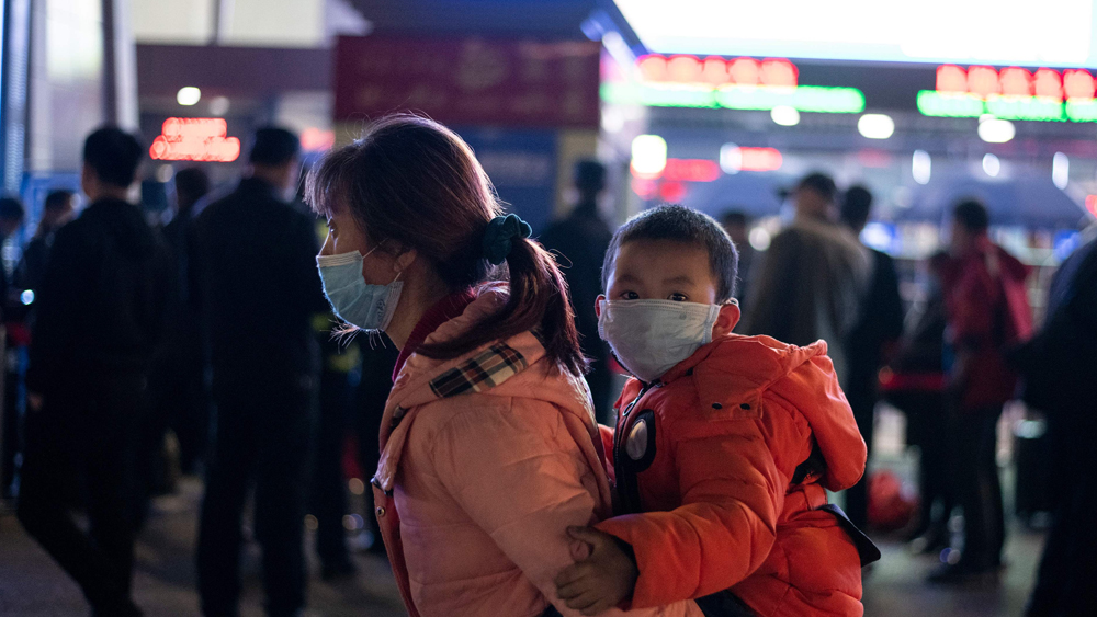 বিশ্বের প্রায় ২০০টি দেশে ১৪ লক্ষেরও বেশি মানুষ করোনা-আক্রান্ত। মৃত্যুর নিরিখে চিনকে পিছনে ফেলেছে ইতালি, স্পেন, আমেরিকা। মনে করা হচ্ছে, উহান যে ভাবে লকডাউন নীতি নিয়েছিল, সেই কঠোর শৃঙ্খলাই এই যুদ্ধকালীন পরিস্থিতিতে আদর্শ। করোনা-সঙ্কট প্রতিহত করতে এ রকম কঠোর লকডাউনের কোনও বিকল্প নেই।