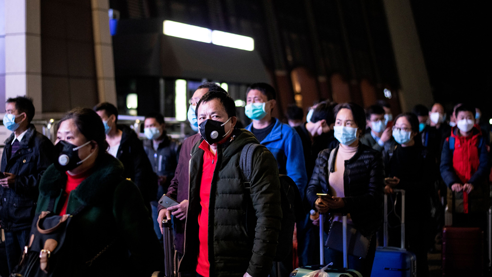 উহানের অবস্থা সবথেকে করুণ হয়েছিল ফেব্রুয়ারি মাসে। সে সময় গড়ে দৈনিক হাজার জন নতুন মানুষ করোনাভাইরাসে আক্রান্ত হচ্ছিলেন। লকডাউনের ফলস্বরূপ সেই পরিসংখ্যান এক লাফে নেমে আসে মার্চের মাঝামাঝি।