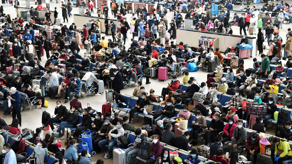 গত ১০ মার্চ উহান সফরে যান চিনের প্রেসিডেন্ট জি জিংপিং। তিনি শহরবাসীদের কঠোর শৃঙ্খলাকে বীরোচিত আচরণের সঙ্গে তুলনা করেন।