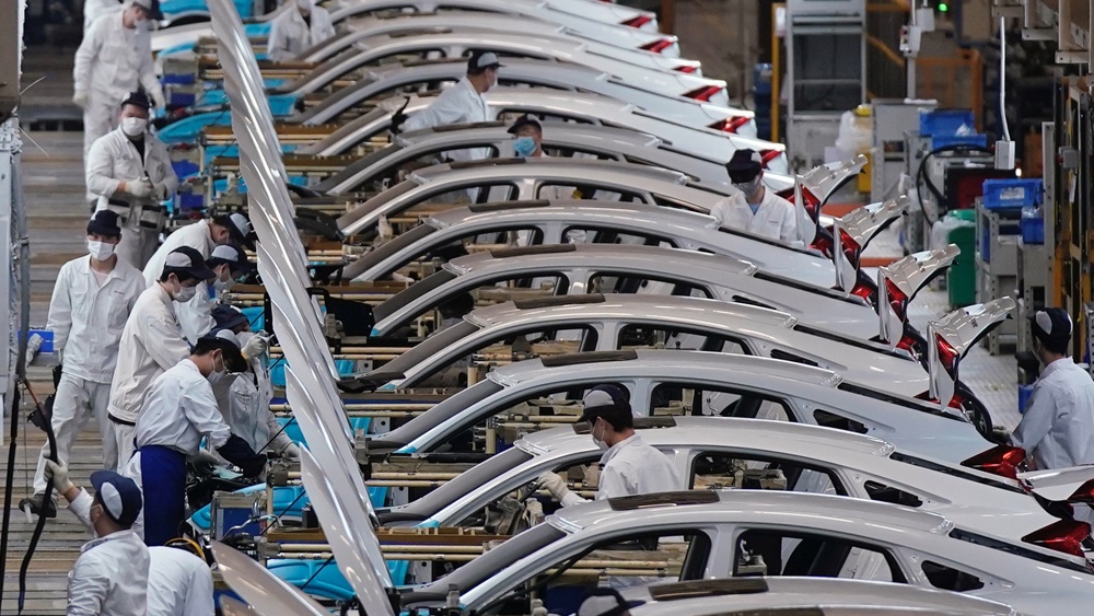 তবে এখনই সার্বিক পরিস্থিতি নিয়ন্ত্রণ কোনও ভাবেই শিথিল করছে না চিন। উহানে লকডাউন উঠলেও কঠোর নজরদারি চলছে সে দেশের করোনা-পরিস্থিতির উপর।