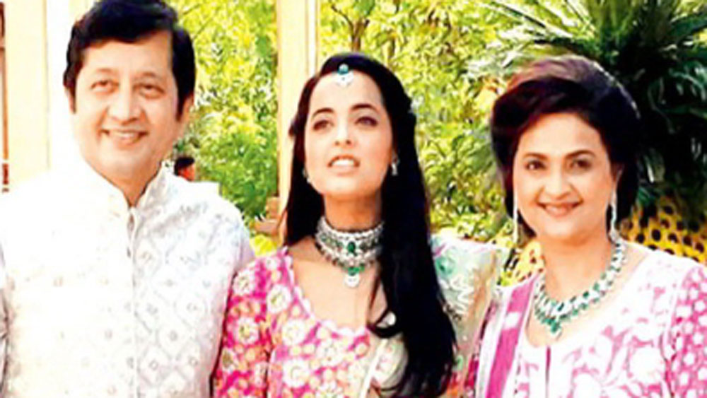 ৫ বছর সম্পর্কে থাকার পর ১৯৮৩ সালে তাঁরা বিয়ে করেন। বিয়েতে অবশ্য কারও অমত ছিল না। দুই পরিবারের সম্মতিতেই তাঁদের বিয়ে হয়।