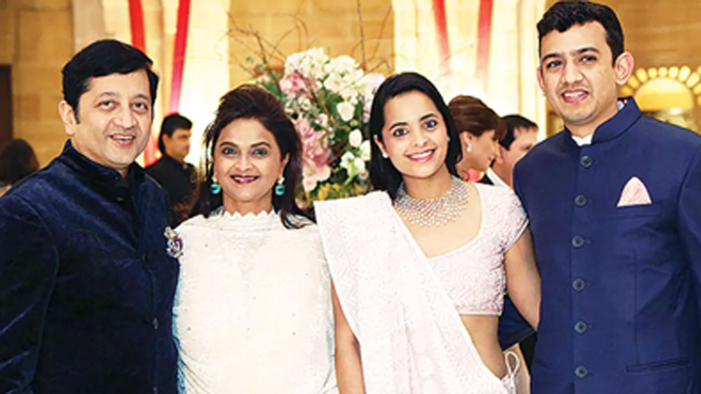 বিয়ের পরের বছরই সালগাঁওকর পরিবার গোয়া শিফট করে যায়। গোয়ার সালগাঁওকর ফুটবল ক্লাবের মালিক দত্তরাজই।