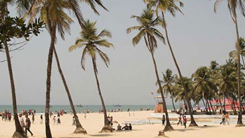 গোয়ার পানাজিতে হিরা বিহার নামে এক অট্টালিকায় তাঁরা থাকেন। বাপেরবাড়ি বা শ্বশুরবাড়ি— দুই তরফই বড় ব্যবসায়ী পরিবার হওয়া সত্ত্বেও ব্যবসায় কোনও আগ্রহ নেই দীপ্তির।