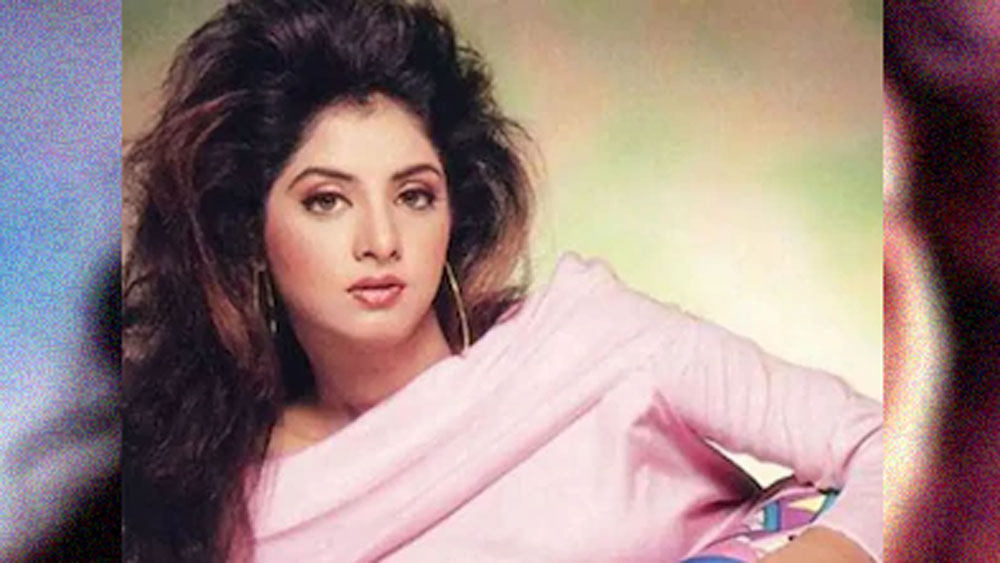 পরে সাক্ষাত্কারে দিব্যা জানিযেছিলেন, ওই ব্যবহারের জন্য আমির খানের উচিত তাঁর কাছে ক্ষমা চাওয়া। এই নিয়েই দু’জনের মধ্যে মন কষাকষি ছিল।