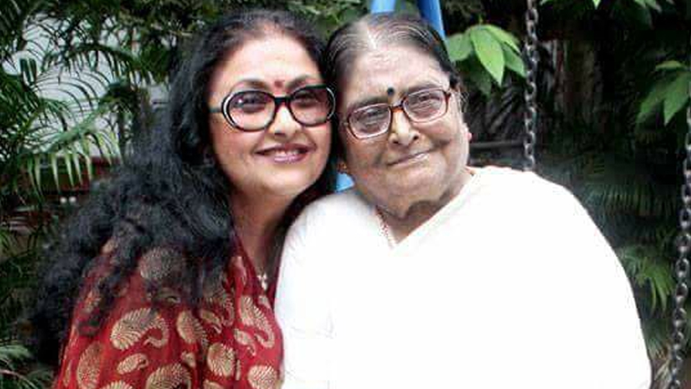 স্ত্রী এবং সন্তানকে নিয়ে অমিত থাকেন লীনা এবং ভাই সুমিতের সঙ্গেই। দুই ছেলেকে নিয়ে লীনার এখন ভরপুর সংসার। তাঁদের বন্ধন বলিউডের অনেকের কাছেই ঈর্ষণীয়। অমিতের মা, প্রয়াত রুমা গুহঠাকুরতাকেও অত্যন্ত শ্রদ্ধা করতেন লীনা। স্বামীর প্রাক্তন স্ত্রী রুমার সঙ্গে লীনার সম্পর্কের মাঝে আসেনি তিক্ততার রেশ।