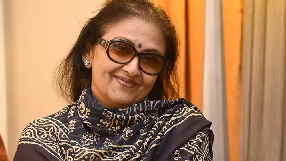 লীনা মনে করেন, জীবন যে ভাবে এসেছে, সে ভাবে তার মুখোমুখি হওয়ার নামই বেঁচে থাকা। কিশোরকুমার তাঁকে বলতেন, ভালবাসার কথা মুখে বলে বোঝানো যায় না, বরং সেটা উপলব্ধি করতে হয়। এই অনুভবটুকু দিয়েই বন্ধুর জীবনকে মসৃণ করে নিয়েছেন লীনা।