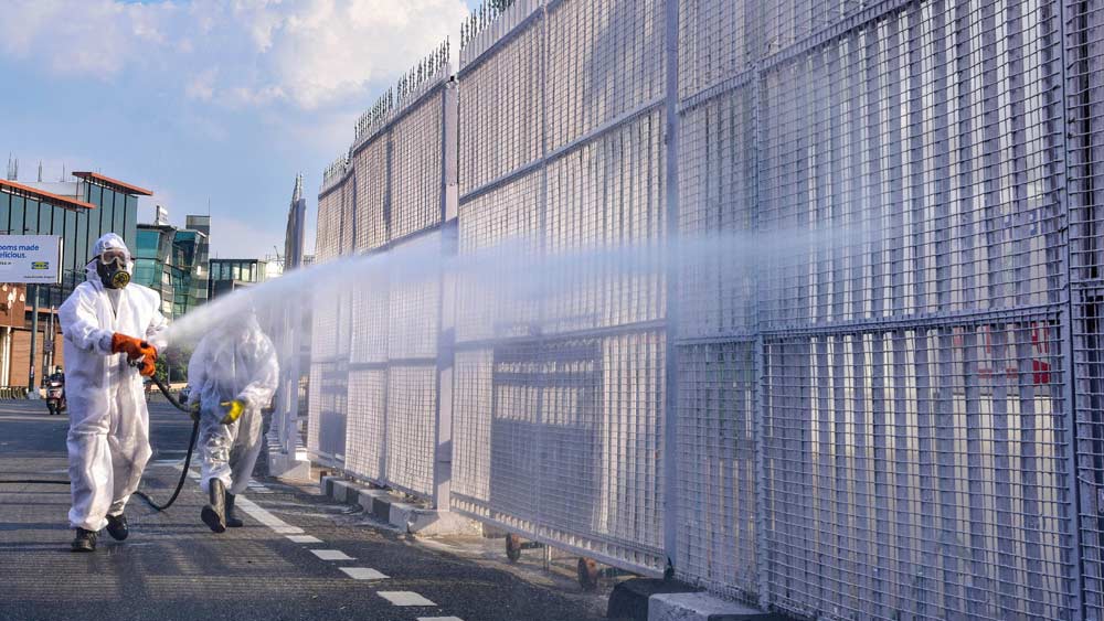 বিভিন্ন দিক খতিয়ে দেখে এই তালিকা তৈরি হয়েছে। আক্রান্তের সংখ্যা এবং তা দ্বিগুণ হওয়ার সময়সীমা, টেস্টের অনুপাত, নজরদারির ব্যবস্থা— এই সব বিষয় মাথায় রেখে রেড জোন বা অরেঞ্জ জোনের তালিকা তৈরি হয়েছে।