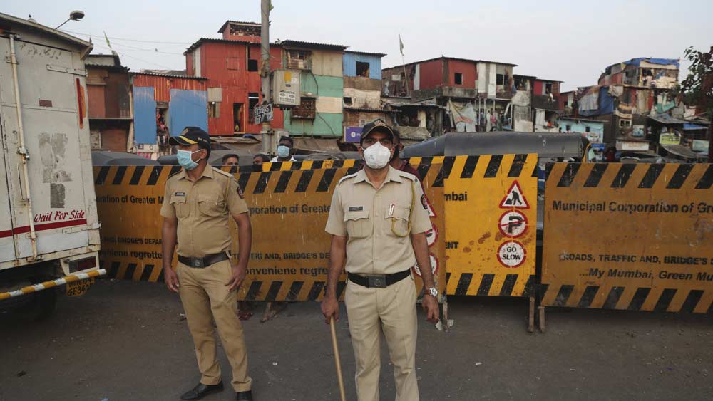 কেন্দ্রের নির্দেশিকায় আগে বলা হয়েছিল, ২৮ দিনের মধ্যে নতুন করে কেউ কোভিড আক্রান্ত না হলে সেই এলাকাকে গ্রিন জোন হিসেবে ধরা হবে। তবে নতুন নির্দেশিকায় সেই সময়সীমা কমিয়ে ২১ দিন করা হয়েছে। অর্থাৎ ২১ দিনের মধ্যে নতুন আক্রান্তের সন্ধান না মিললে সেই জেলা গ্রিন জোন তালিকায় পড়বে।