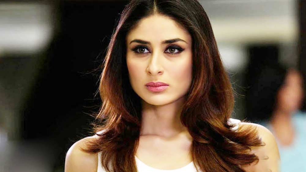 সে সময় প্রিয়ঙ্কা সবে দু’বছর হল ইন্ডাস্ট্রিতে এসেছেন। করিনা তার আগেই অভিনয় শুরু করেছেন। শোনা যায়, তিনি এত অল্প সময়ে প্রিয়ঙ্কার খ্যাতি মেনে নিতে পারেননি।