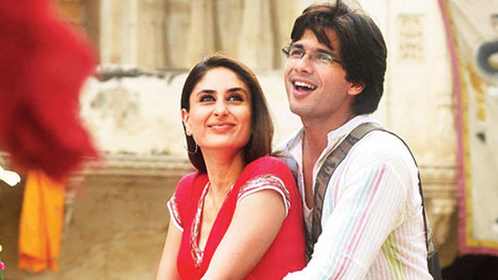 ২০০৭-এ সব হিসেব উল্টোপাল্টা হয়ে গেল। সে বছর মুক্তি পায় ‘জব উই মেট’। এই ছবিতে করিনার ‘গীত’ চরিত্রটি আইকনিক হয়ে ওঠে নতুন প্রজন্মের কাছে।