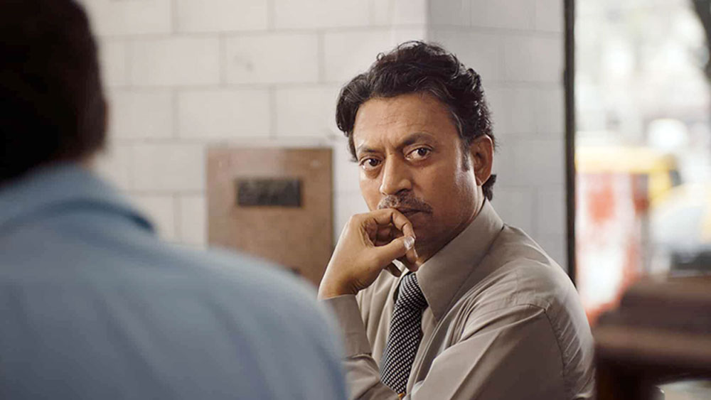 শোনা যায়, এখানে ভর্তির জন্য টাকা যোগার করার পরেও তাঁর দরকার ছিল ২৩৭ টাকা। সে সময় ইরফানের বাবার মৃত্যু হয়েছিল। পারিবারিক ব্যবসা সামলাচ্ছিলেন তাঁর দাদা।