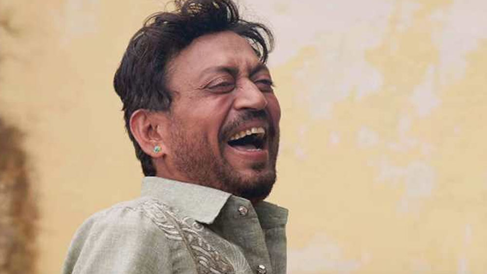 ন্যাশনাল স্কুল অব ড্রামা থেকে পাশ করার পর ইরফান খান মুম্বইয়ে চলে আসেন। এখানে এসে তিনি টেলিভিশন সিরিয়াল দিয়ে নিজের কেরিয়ার শুরু করেন। যদিও প্রথম দিকে তাঁকে যথেষ্ট কষ্ট করতে হয়েছে কাজ পেতে। তিনি প্রথম দিকে পড়ানোর কাজও করেছিলেন।