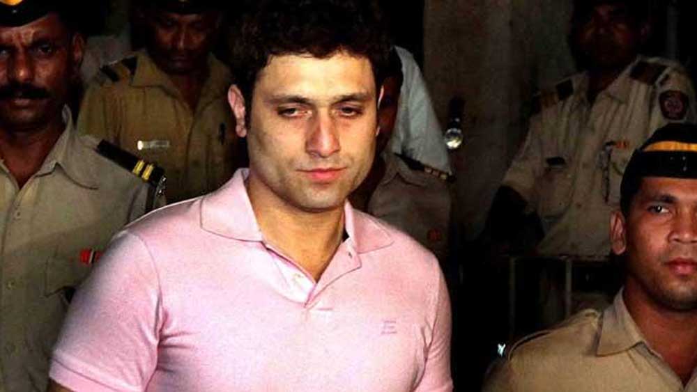 যদিও পরবর্তীকালে জামিনে তিনি মুক্তি পান। কিন্তু সে সময় শাইনি আহুজার কীর্তি সে সময় সিনে মহল তোলপাড় করেছিল। বেশিরভাগ সেলেব যখন নিন্দায় সরব হয়েছিলেন তখন শাইনির স্ত্রী এবং অভিনেতা আরশাদ ওয়ারশি শাইনির পাশে দাঁড়ান। আরশাদ বলেছিলেন, “কত খুনি, সন্ত্রাসবাদী সারা দেশে ঘুরে বেড়াচ্ছে, তাদের কোনও শাস্তি হয় না। অথচ শাইনির বেলাতে সাত বছর জেল!” আরশাদের এই বক্তব্য বেশ চাঞ্চল্য সৃষ্টি কএছিল সে সময়।