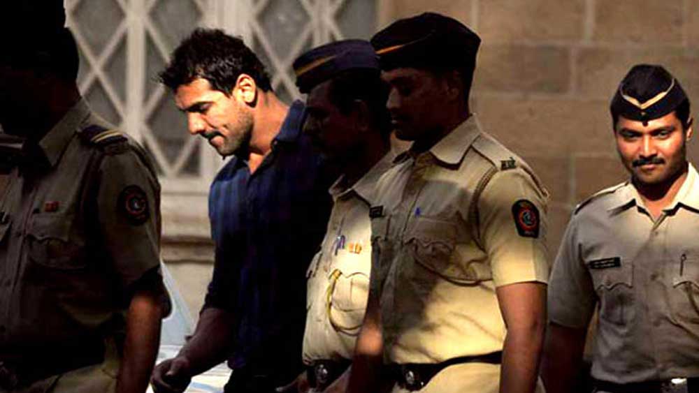 কিন্তু জন ঘটনাস্থল থেকে পালিয়ে যাননি। নিজেই সেই ব্যক্তিকে নিয়ে হাসপাতালে যান এবং পুলিশের কাছে দোষ স্বীকার করেন। এর পরেই জনের ১৫ দিনের জেল হয়। কিন্তু কর্তব্য থেকে না পালনোর জন্য মানবিকতার খাতিরে তিনি জামিন পেয়ে যান।