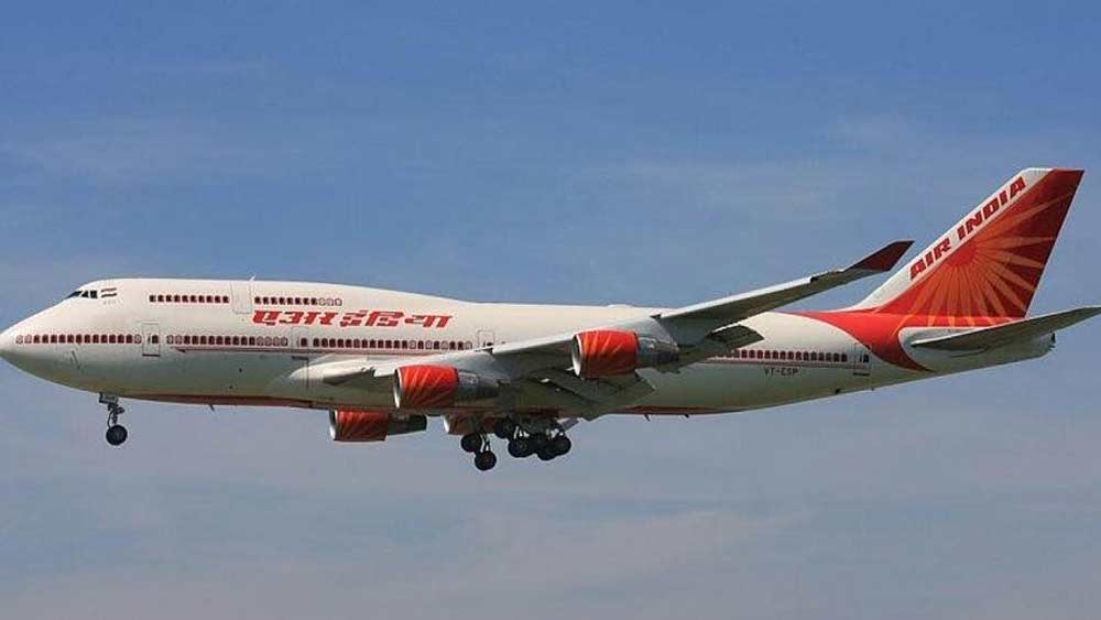 তাই বাধ্য হয়ে স্বাতী চলে আসেন বাণিজ্যিক উড়ানের ক্ষেত্রে। রায়বরেলী থেকে প্রশিক্ষণ নেন তিনি। ২০০৬ সালে যোগ দেন এয়ার ইন্ডিয়ায়। ২০ মার্চ তাঁর কাছে ফোন আসে ঊর্ধ্বতন কর্তৃপক্ষের। জানতে চাওয়া হয়, তিনি রোমে যেতে পারবেন কি না?