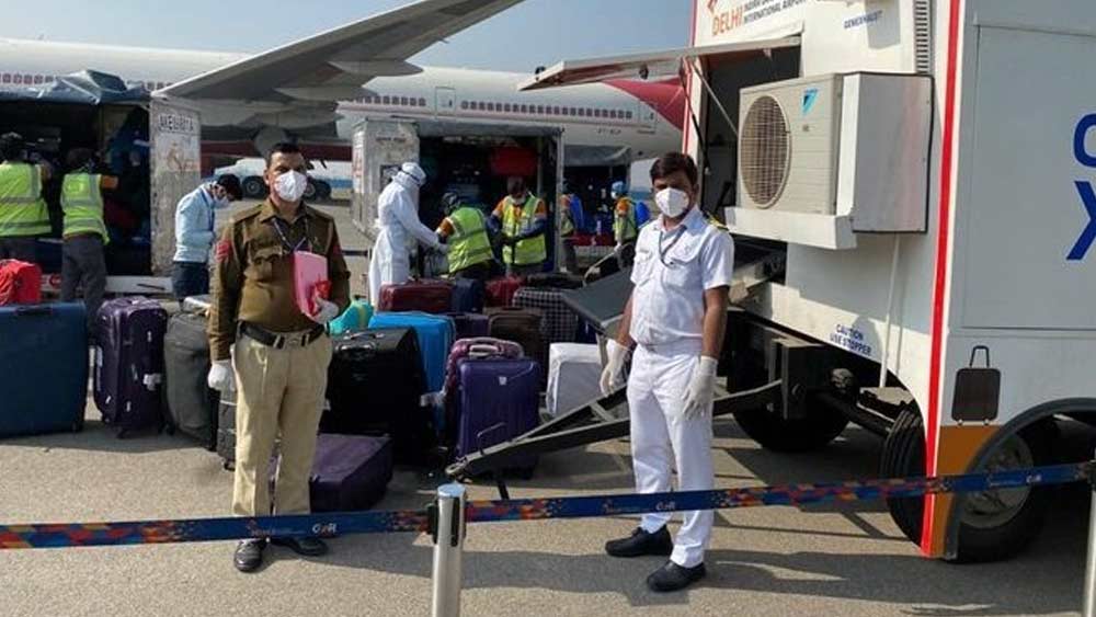 এর আগে স্বাতী নিজে টুইটারে সক্রিয় ছিলেন না। কিন্তু শুভেচ্ছাস্রোতের উত্তর দিতে তিনি নিজেও টুইট করেন। ধন্যবাদ জানান দলের বাকি সদস্যদের।