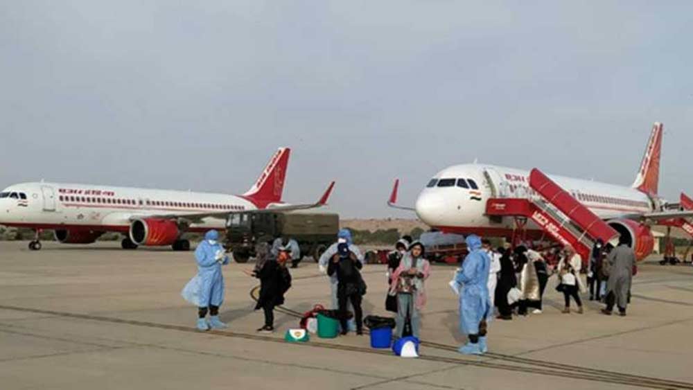 জীবনের প্রতি মেয়ের নির্ভীক দৃষ্টিভঙ্গিতে খুশি স্বাতীর বাবা এস ডি রাওয়াল। তিনি নিশ্চিত, এ রকম সুযোগ এলেও তাঁর কন্যা কর্তব্যের আকাশে আবার স্বাতী নক্ষত্রের মতোই উজ্জ্বল হয়ে ফুটে উঠবেন।