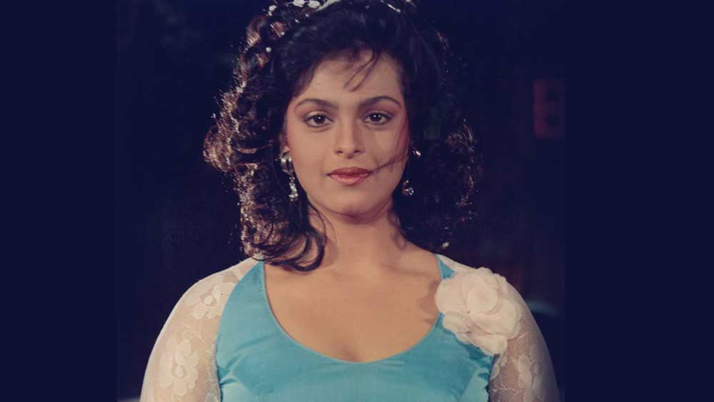 কলেজের পড়াশোনা শেষ করতে না করতেই বলিউডে ঢোকার চেষ্টায় অ্যাক্টিং এবং ডান্সিং ক্লাশ শুরু করে দেন শিল্পা শিরোদকর। সে সময় রোশন তানেজার অ্যাক্টিং ক্লাশে ভর্তি হয় তিনি।