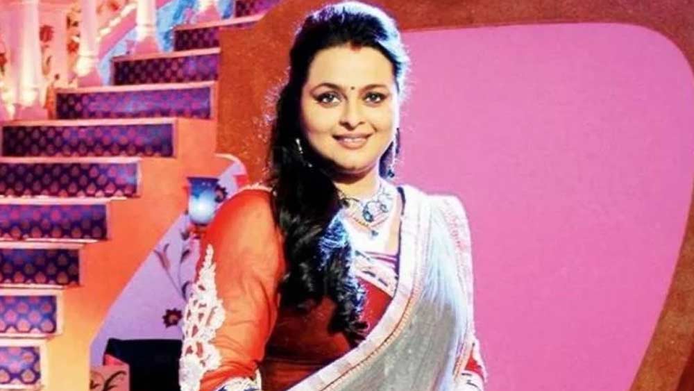 কী গোপন কথা? আসলে রিকু রাকেশের সঙ্গে শিল্পার সম্পর্কের দিকেই ইঙ্গিত দিয়েছিলেন শাওন কুমার টাক। তবে রিকুই সে সময় শিল্পাকে বোঝান, শাওন কুমারের সঙ্গে ফিল্মে অভিনয় করতে রাজি হতে যেতে। যদিও শেষমেশ শিল্পা রাজি হলেও শাওন কুমার তাঁকে নিজের ফিল্মে কাজ করাননি। সেখানেই সে অধ্যায়ের সমাপ্তি ঘটে।