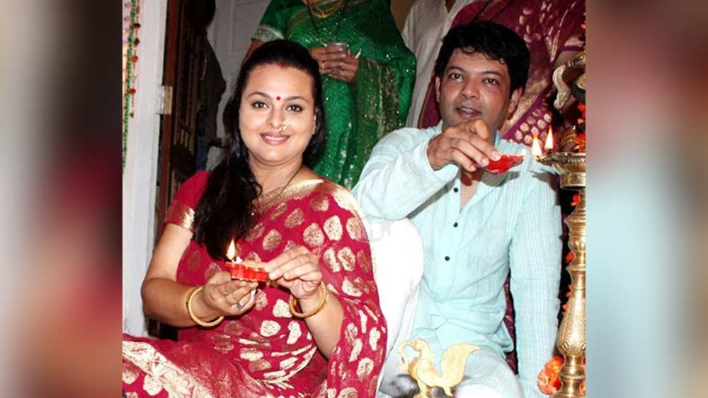 এক সময়কার বোল্ড নায়িকা শিল্পা বলিউডে ফের পা রাখার চেষ্টা করলেও তাতে সফল হননি। বেশ কিছু হিট ফিল্মের নায়িকা শিল্পাকে অনেকে এক সময়কার মিস ইন্ডিয়া নম্রতা শিরোদকরেও দিদি হিসাবেও পরিচয় দেন। বলিউডে নিজের বোল্ড ইমেজ তৈরি করলেও তা বেশি দিন ধরে রাখতে পারেননি। কেরিয়ারের বাইরের ঝামেলা, ব্যক্তিগত সম্পর্কের টানাপড়েনেই যেন বলিউড থেকে হারিয়ে গেলেন শিল্পা শিরোদকর।