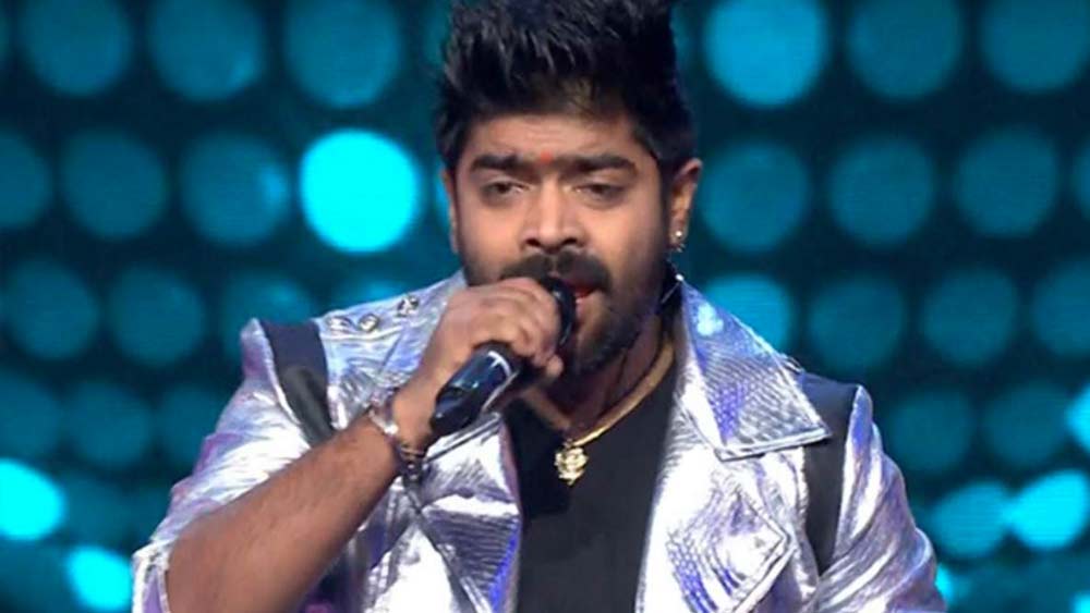 কাজের মাঝে সময় বার করে অংশ নিতেন বিভিন্ন ট্যালেন্ট হান্ট শো-এ। ইটিভি-তে ‘সপথা স্বরালু’ শো-এ প্রথম অংশ নেন রেবন্তকুমার। ২০১৬ সালে ‘ইন্ডিয়ান আইডল’-এর নবম সিজনে তিনি জয়ী হন।