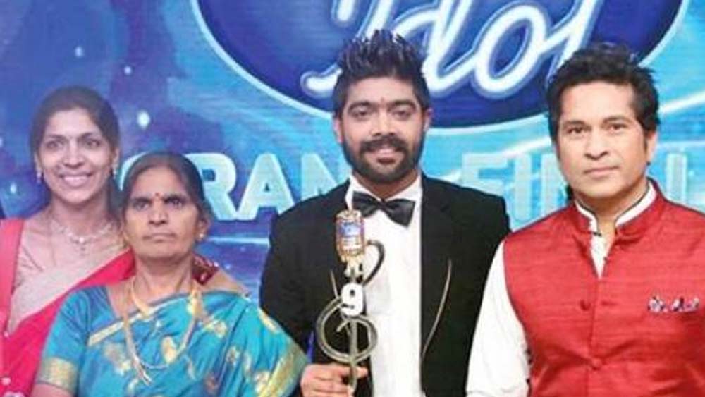 ইন্ডিয়ান আইডল-এ চ্যাম্পিয়ন হয়ে তাঁর জীবন বদলে যায়। রাতারাতি তারকা হয়ে ওঠেন তিনি।