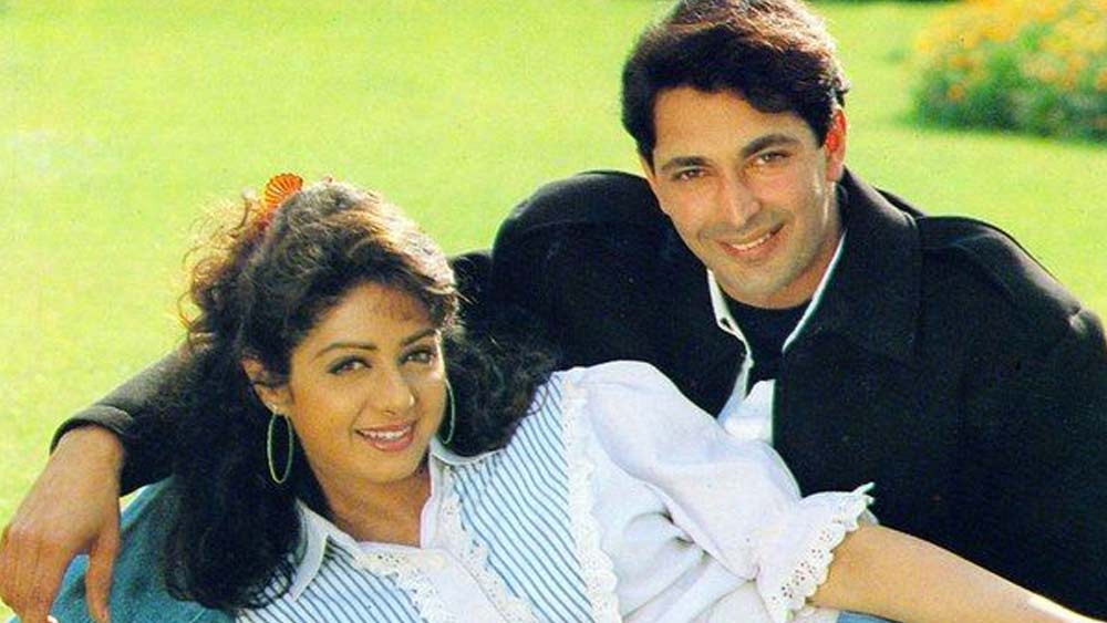 শুধু পুরষদের ব্যবহার্য, এমন পণ্যের বিজ্ঞাপনে ব্যবহার করা হত দীপকের জনপ্রিয়তাকে। তাঁর কাছে আসতে থাকে ছবিতে অভিনয়ের সুযোগ। কিন্তু ছবিতে সই করা বিষয়ে প্রথম থেকেই দীপক খুব চুজি ছিলেন।