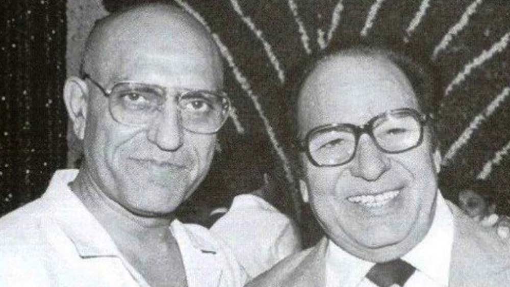 অমরীশের দুই দাদা চমন এবং মদন পুরী বলিউডে কেরিয়ার শুরু করেন খলনায়ক হিসেবে। দুই দাদার দেখাদেখি অমরীশও পঞ্চাশের দশকের গোড়ায় পঞ্জাব থেকে এসে পৌঁছলেন মুম্বই। ইচ্ছে ছিল, তিনিও হিন্দি ছবিতে অভিনয় করবেন।