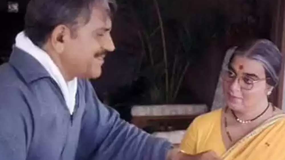 কে ভুলতে পারে ‘চাচি ৪২০’ ছবিতে অমরীশের অনবদ্য অভিনয়! দেখিয়ে দিয়েছিলেন অভিনয়কে ভালবাসলে অভিনেতাকে কোনও নির্দিষ্ট পরিধিতে বেঁধে ফেলা দুষ্কর।